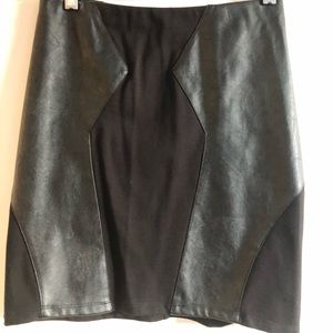 Mixed material faux leather mini skirt